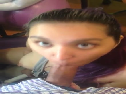 Pompino da fidanzata col piercing ai capezzoli