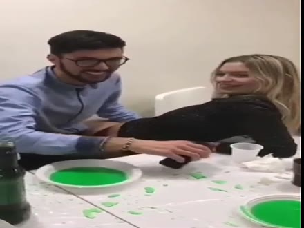 Alla cena studentesca glielo fa venire duro ITA