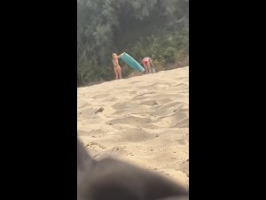 Ragazze italiane spiate in topless in spiaggia