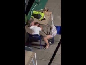 Beccati a fare gli zozzi in strada - Parte 1
